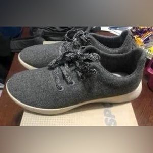 Men’s size 10 JSport gray tennis shoes- new